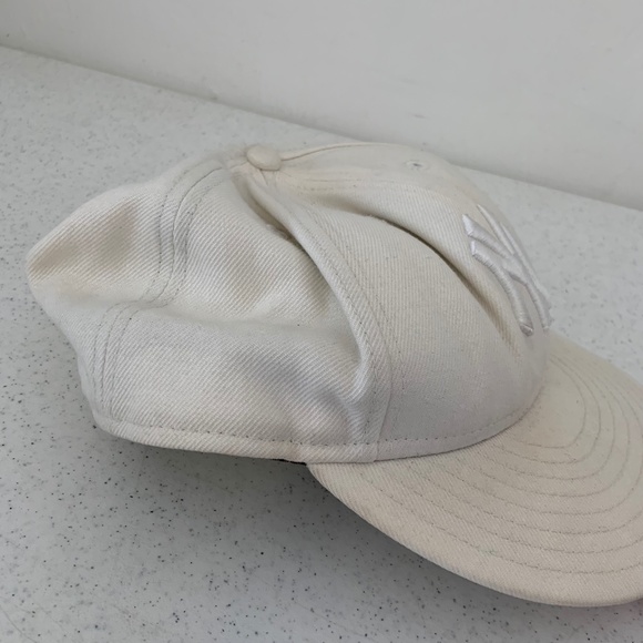 New Era 59Fifty MLB New York Yankees Fitted All White Baseball Hat - Picture 2 of 11